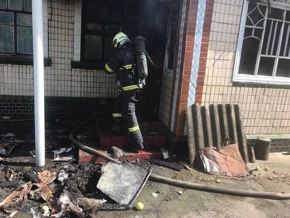 У Тиврівській громаді через замикання загорівся приватний будинок