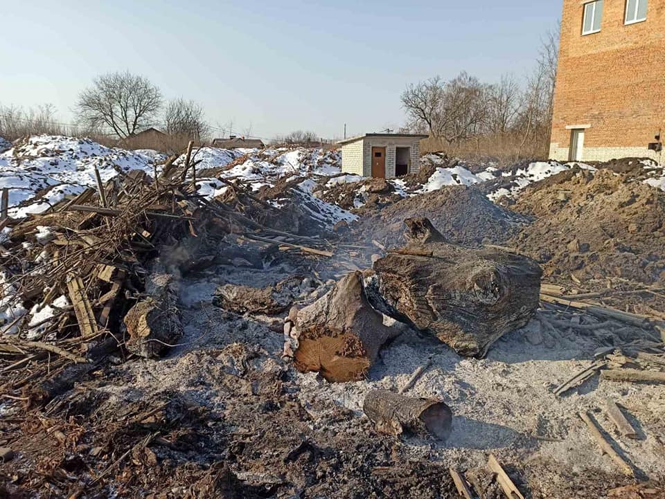 У Вінниці чоловік підпалив сміття неподалік житлового будинку, "аби погрітися"