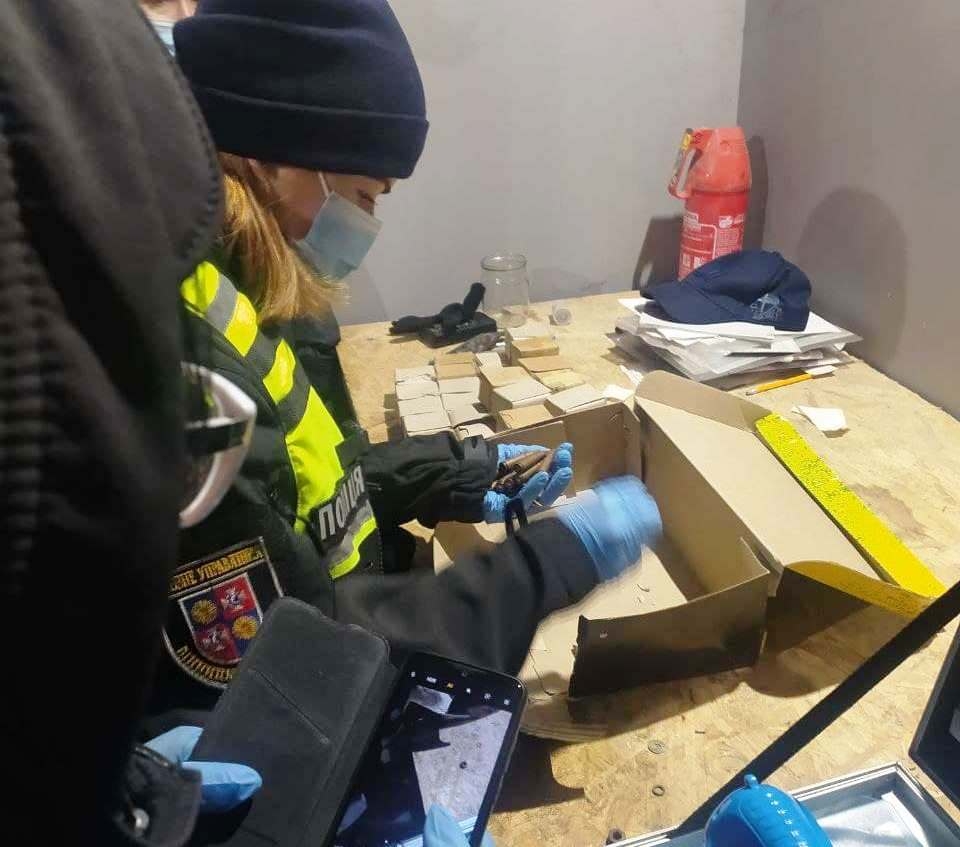 В жителя Жмеринського району поліцейські знайшли 8 сотень набоїв