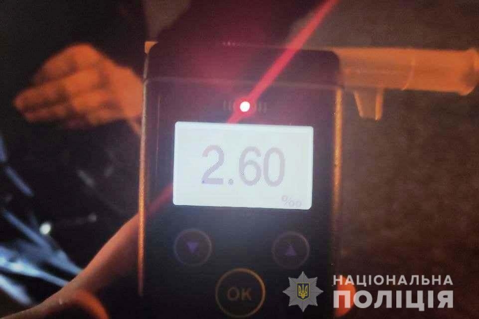 У Вінниці п’яний водій за кермом пропонував копам 20 тисяч гривень