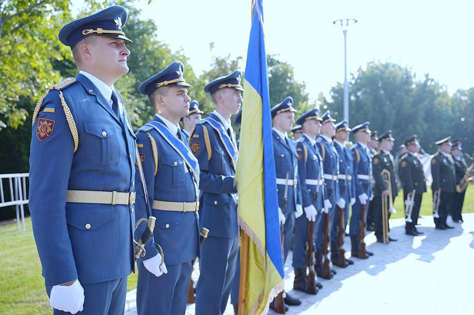 У Вінниці на Замковій горі урочисто підняли найбільший державний прапор в регіоні