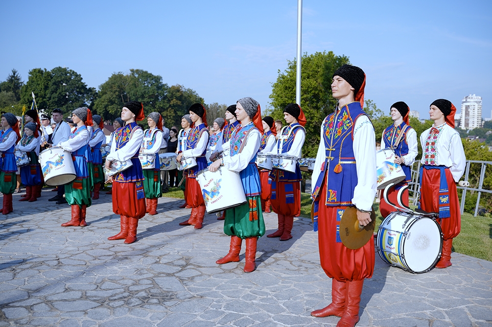 У Вінниці на Замковій горі урочисто підняли найбільший державний прапор в регіоні