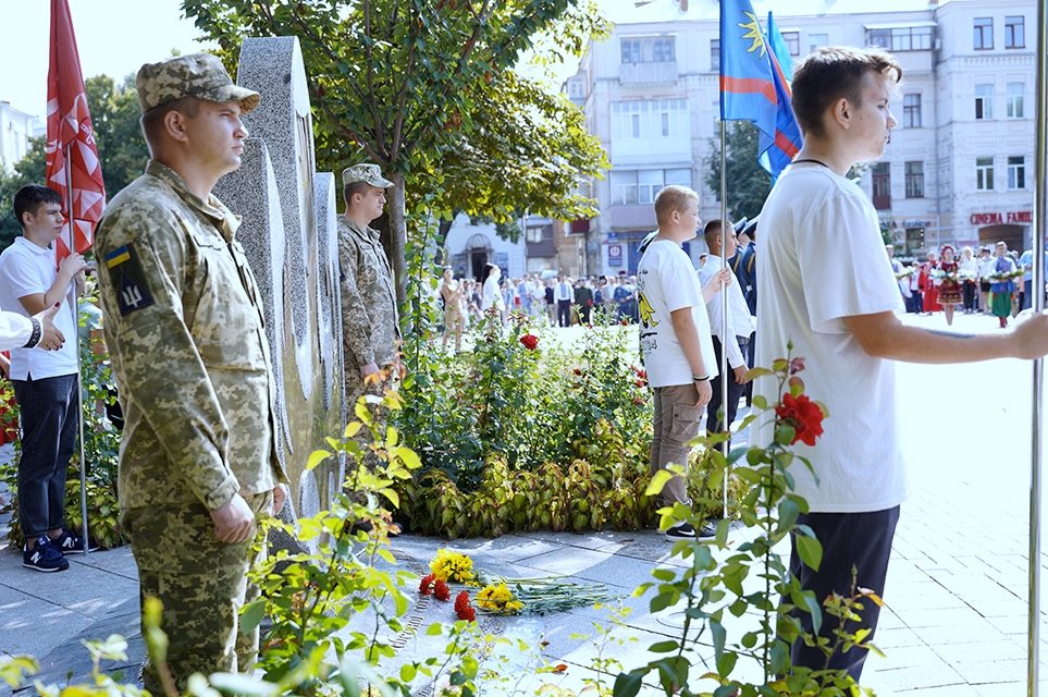 У День Незалежності у Вінниці віддали шану загиблим за державу Героям