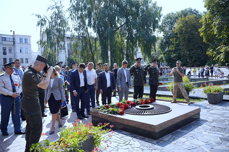 У День Незалежності у Вінниці віддали шану загиблим за державу Героям