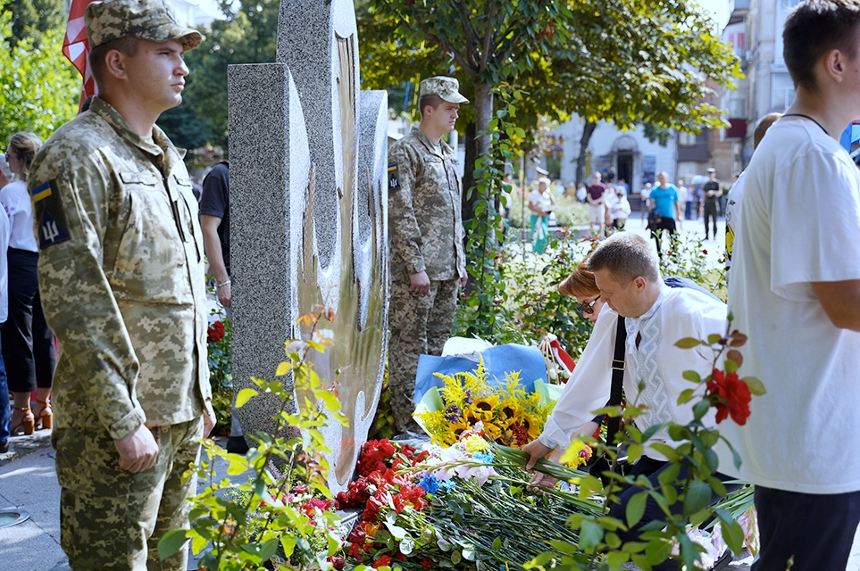 У День Незалежності у Вінниці віддали шану загиблим за державу Героям