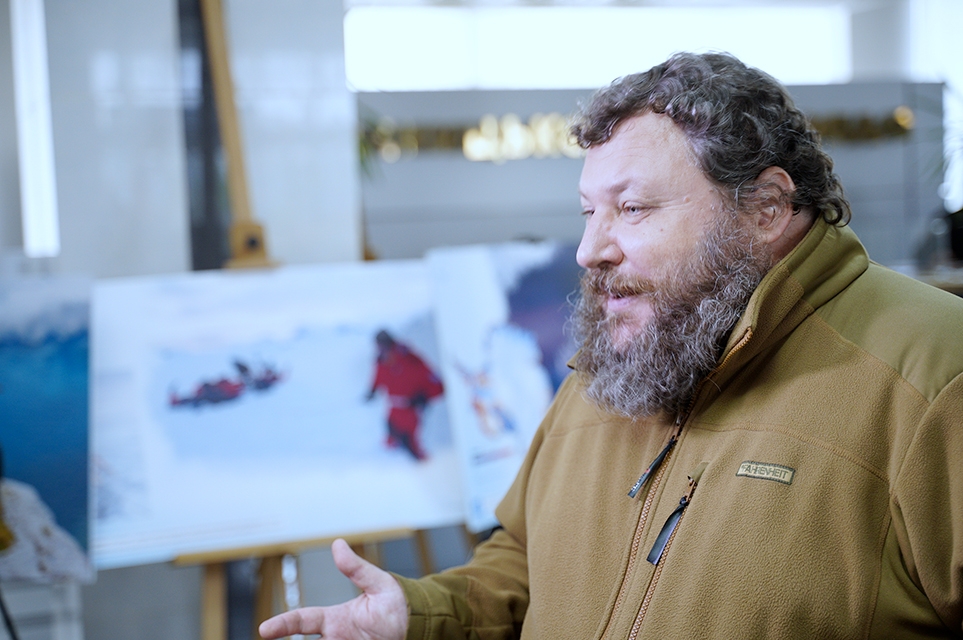 Вінничан запрошують на виставку "Українська Антарктида: історія та сучасність"