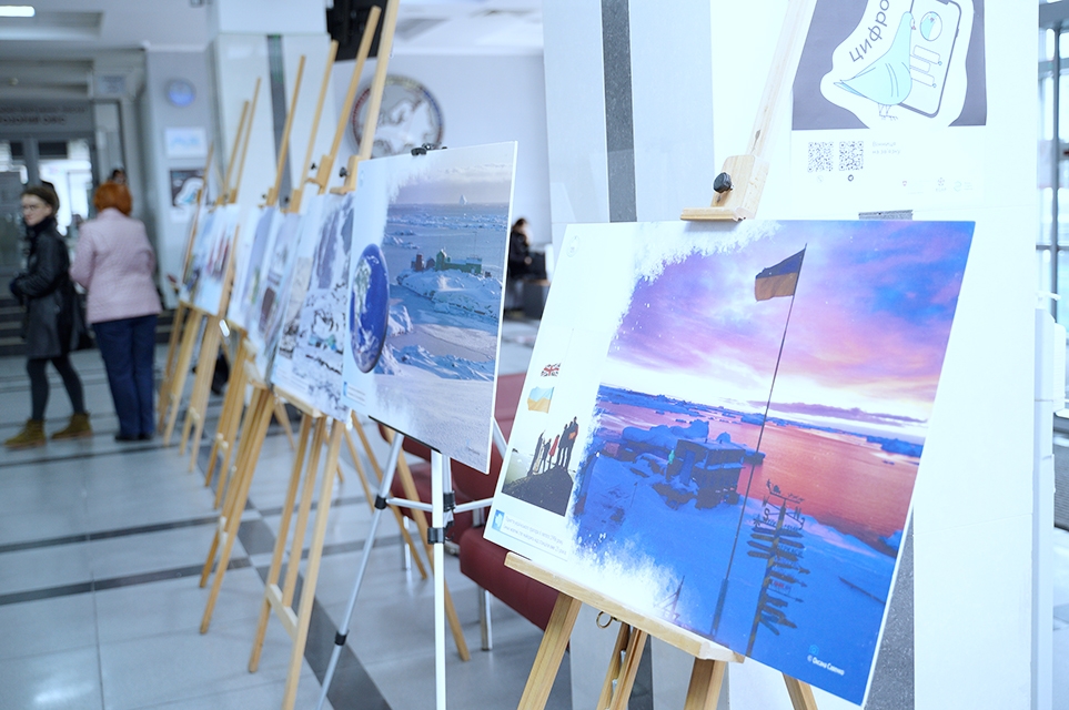 Вінничан запрошують на виставку "Українська Антарктида: історія та сучасність"