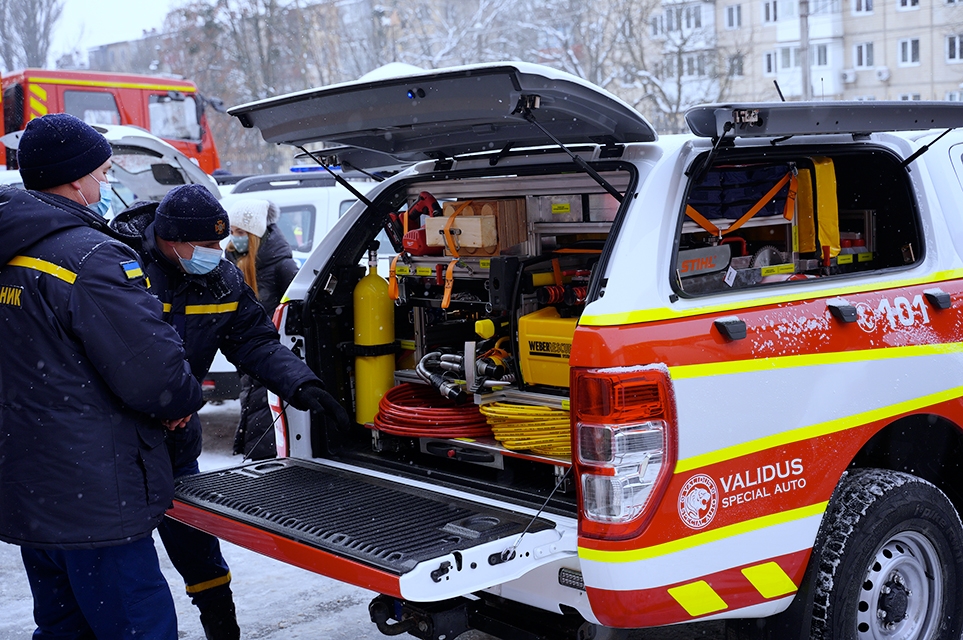 Сьогодні, 20 січня, Головне управління Державної служби України з надзвичайних ситуацій у Вінницькій області отримало п’ять сучасних автомоблів та спеціальне пожежно-рятувального обладнання.