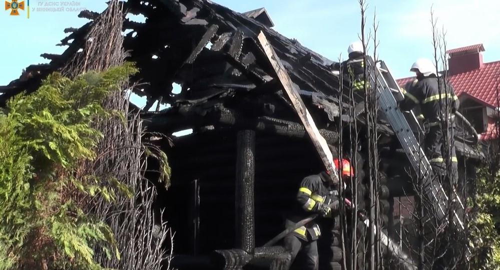 Пожежа у Зарванцях приватний будинок з дерев’яного зрубу вигорів вщент