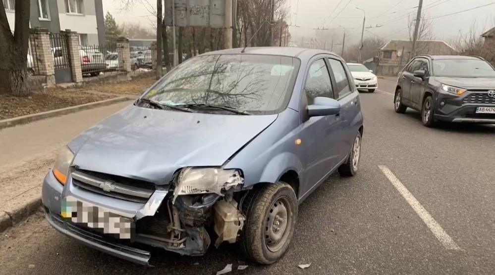 Аварія у Вінниці: водій Chevrolet вилетів на зустрічну смугу
