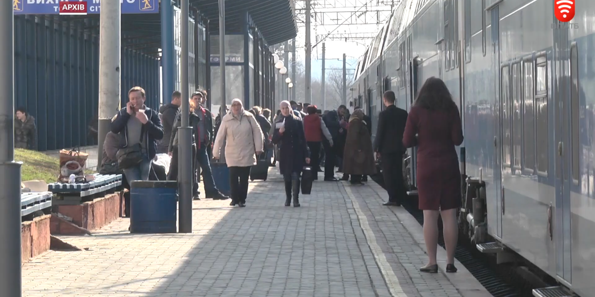 Напередодні Великодніх свят прикордонники фіксують збільшення пасажиропотоку з-за кордону до України