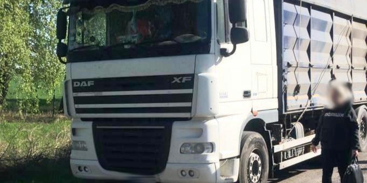 Водія вантажівки, який збив на смерть жінку в Липовці та втік, затримали
