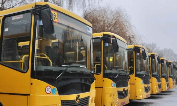 11 шкільних автобусів передали для дев’яти територіальних громад Вінниччини 11 шкільних автобусів передали для дев’яти територіальних громад Вінниччини