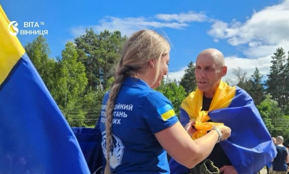76-й обмін полоненими з неволі повернулися 160 українських захисників, серед них троє вінничан 76-й обмін полоненими з неволі повернулися 160 українських захисників, серед них троє вінничан