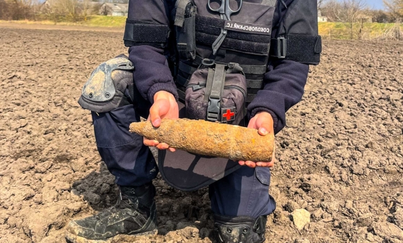 Артснаряд часів Другої світової знищили сапери ДСНС у Липовецькій громаді Артснаряд часів Другої світової знищили сапери ДСНС у Липовецькій громаді