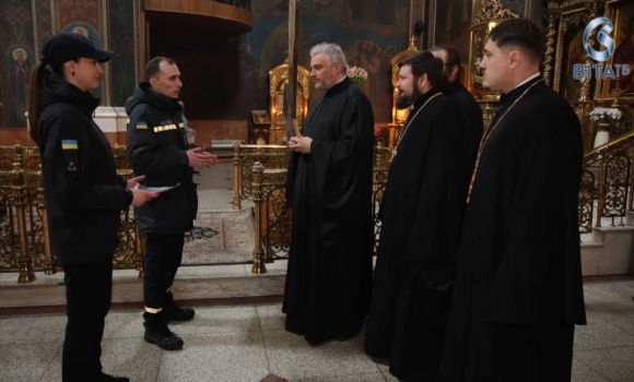 Безпека на Великдень у Вінниці рятувальники проводять превентивну роботу у храмах Безпека на Великдень у Вінниці рятувальники проводять превентивну роботу у храмах