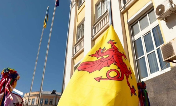 Більше ніж просто прапор чому на Вінниччині замайорів стяг британського графства Більше ніж просто прапор чому на Вінниччині замайорів стяг британського графства