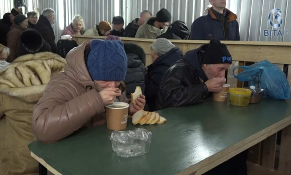 Благодійна їдальня забезпечує їжею сто вінничан, які потребують допомоги Благодійна їдальня забезпечує їжею сто вінничан, які потребують допомоги