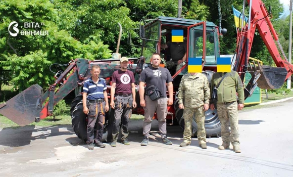 Для фортифікацій і окопів Калинівська громада відновила спецтехніку для військових Для фортифікацій і окопів Калинівська громада відновила спецтехніку для військових