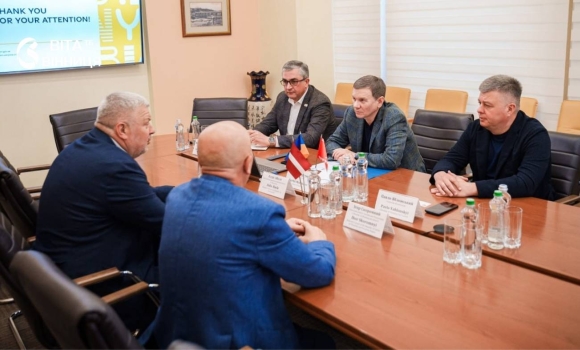 До Вінниці прибули нові автобуси від латвійського міста-партнера Вентспілса До Вінниці прибули нові автобуси від латвійського міста-партнера Вентспілса