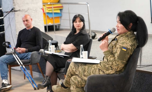 Дві грані війни відверта розмова вінницьких курсантів із тими, хто бачив пекло на власні очі Дві грані війни відверта розмова вінницьких курсантів із тими, хто бачив пекло на власні очі