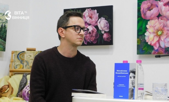 Учасники презентації книги в музеї Коцюбинського у Вінниці слухають розмову про покоління шістдесятників Учасники презентації книги в музеї Коцюбинського у Вінниці слухають розмову про покоління шістдесятників