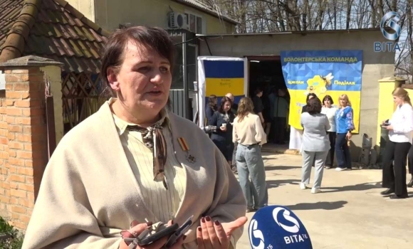 Герої без зброї у Вінницькій громаді нагородили волонтерів, які щодня готують тони домашньої їжі для передової Герої без зброї у Вінницькій громаді нагородили волонтерів, які щодня готують тони домашньої їжі для передової