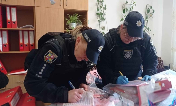 Гучний скандал у Тульчині керівницю будинку-інтернату затримали за торгівлю людьми Гучний скандал у Тульчині керівницю будинку-інтернату затримали за торгівлю людьми