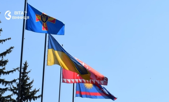 Кавалери ордена «За мужність» підняли у Вінниці прапори на честь Повітряних Сил Кавалери ордена «За мужність» підняли у Вінниці прапори на честь Повітряних Сил