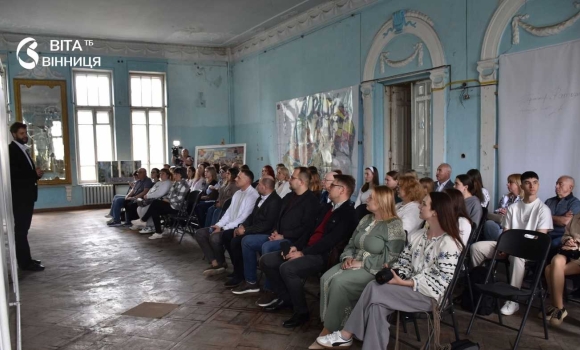 Куди раніше не пускали у центрі Вінниці відкрили виставку в кабінетах, де працювали Оводов та Артинов Куди раніше не пускали у центрі Вінниці відкрили виставку в кабінетах, де працювали Оводов та Артинов