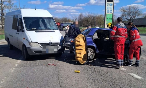 Масштабна ДТП на Вінниччині зіткнулися легковик, автобус та вантажівка — є постраждалі Масштабна ДТП на Вінниччині зіткнулися легковик, автобус та вантажівка — є постраждалі