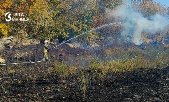 Майже 10 гектарів землі вигоріло на Вінниччині за добу рятувальники ліквідували 23 пожежі Майже 10 гектарів землі вигоріло на Вінниччині за добу рятувальники ліквідували 23 пожежі
