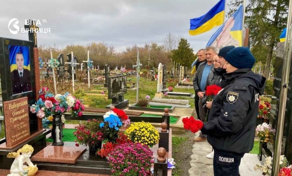 Мріяв про юридичну освіту і службу в поліції три роки тому під Курдюмівкою загинув вінницький парамедик Мріяв про юридичну освіту і службу в поліції три роки тому під Курдюмівкою загинув вінницький парамедик
