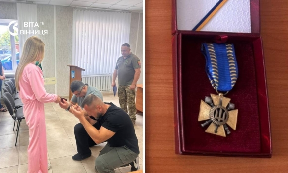 На Тульчинщині родина молодого сапера отримала його посмертний «Лицарський хрест» На Тульчинщині родина молодого сапера отримала його посмертний «Лицарський хрест»