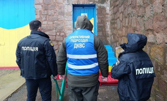 На Вінниччині обшуки викрили аферистів, які діяли з місць позбавлення волі На Вінниччині обшуки викрили аферистів, які діяли з місць позбавлення волі