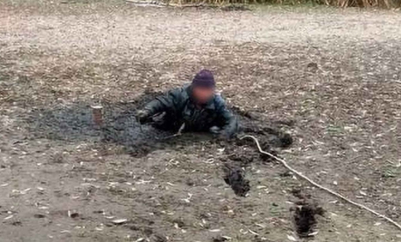 На Вінниччині рибалка загруз по пояс у прибережному мулі На Вінниччині рибалка загруз по пояс у прибережному мулі