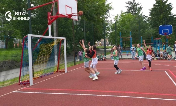 Наймолодші баскетболісти Вінниччини змагаються в Тиврові за нагороди чемпіонату «Колос» Наймолодші баскетболісти Вінниччини змагаються в Тиврові за нагороди чемпіонату «Колос»