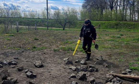 Небезпечна знахідка мешканці Хмільницького району натрапили на арсенал часів Другої світової Небезпечна знахідка мешканці Хмільницького району натрапили на арсенал часів Другої світової