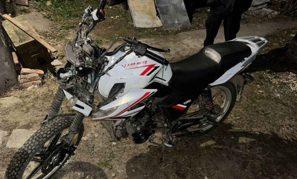 Нічна ДТП 15-річний мотоцикліст збив пішохода та намагався втекти від вінницької поліції Нічна ДТП 15-річний мотоцикліст збив пішохода та намагався втекти від вінницької поліції