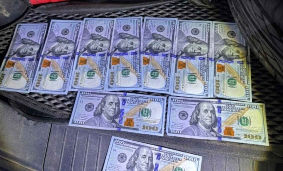 П'яний вінницький водій обіцяв 1000 доларів поліцейським, щоб ті не складали протокол П'яний вінницький водій обіцяв 1000 доларів поліцейським, щоб ті не складали протокол