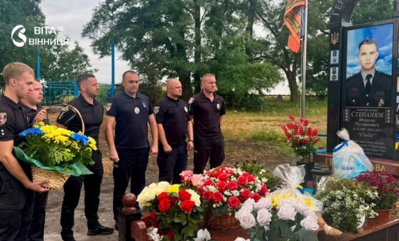 Поліцейські Козятина вшанували пам'ять загиблого бійця «ЛЮТІ» Поліцейські Козятина вшанували пам'ять загиблого бійця «ЛЮТІ»