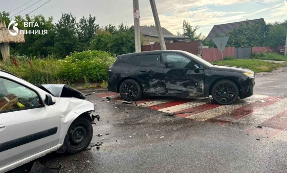 Поліція розслідує ДТП за участю BMW під керуванням вінничанки Поліція розслідує ДТП за участю BMW під керуванням вінничанки