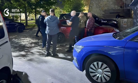 Пообіцяв знайомому виїзд до Європи за 19 тисяч доларів правоохоронцю з Вінниччини повідомили про підозру Пообіцяв знайомому виїзд до Європи за 19 тисяч доларів правоохоронцю з Вінниччини повідомили про підозру