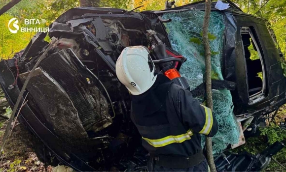 Позашляховик злетів у кювет на Тростянеччині водій загинув, пасажир у лікарні Позашляховик злетів у кювет на Тростянеччині водій загинув, пасажир у лікарні
