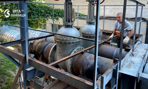 Працювали всю ніч у Вінниці достроково відновлюють гаряче водопостачання у мікрорайоні Вишенька Працювали всю ніч у Вінниці достроково відновлюють гаряче водопостачання у мікрорайоні Вишенька
