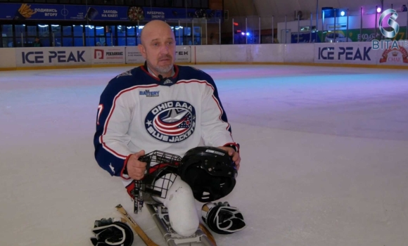 Працює таксистом і очолює команду з хокею як ветеран повернувся до цивільного життя після ампутації Працює таксистом і очолює команду з хокею як ветеран повернувся до цивільного життя після ампутації