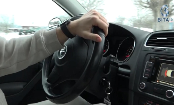 Правила водіння авто при ожеледиці, які допоможуть вінничанам уникнути аварій Правила водіння авто при ожеледиці, які допоможуть вінничанам уникнути аварій