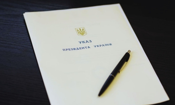 Президент відзначив орденами вінницького волонтера та якушинецького лікаря Президент відзначив орденами вінницького волонтера та якушинецького лікаря