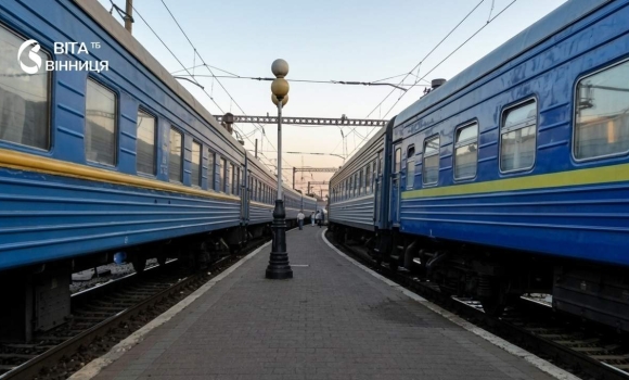 Регіональний пасажирський поїзд стоїть на станції Кодима Регіональний пасажирський поїзд стоїть на станції Кодима