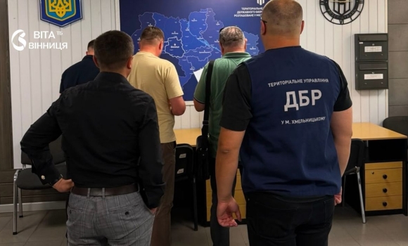 Роздавав державну землю підозру отримав екскерівник Держгеокадастру Вінниччини Роздавав державну землю підозру отримав екскерівник Держгеокадастру Вінниччини